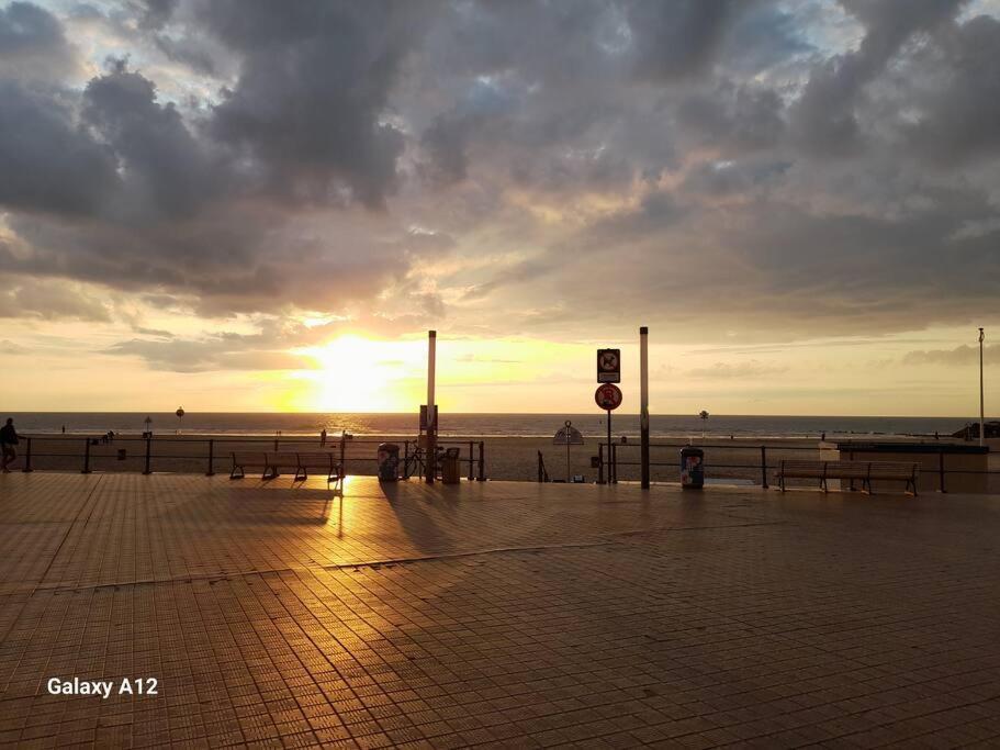 Suite Kursaal Met Zeezicht Oostende Exteriör bild